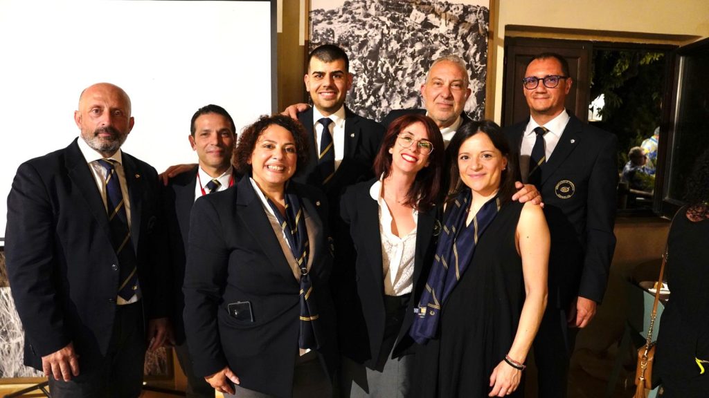 Foto di gruppo dei degustatori di AIS Agrigento e Caltanissetta a Sicilia  in Bolle 2024