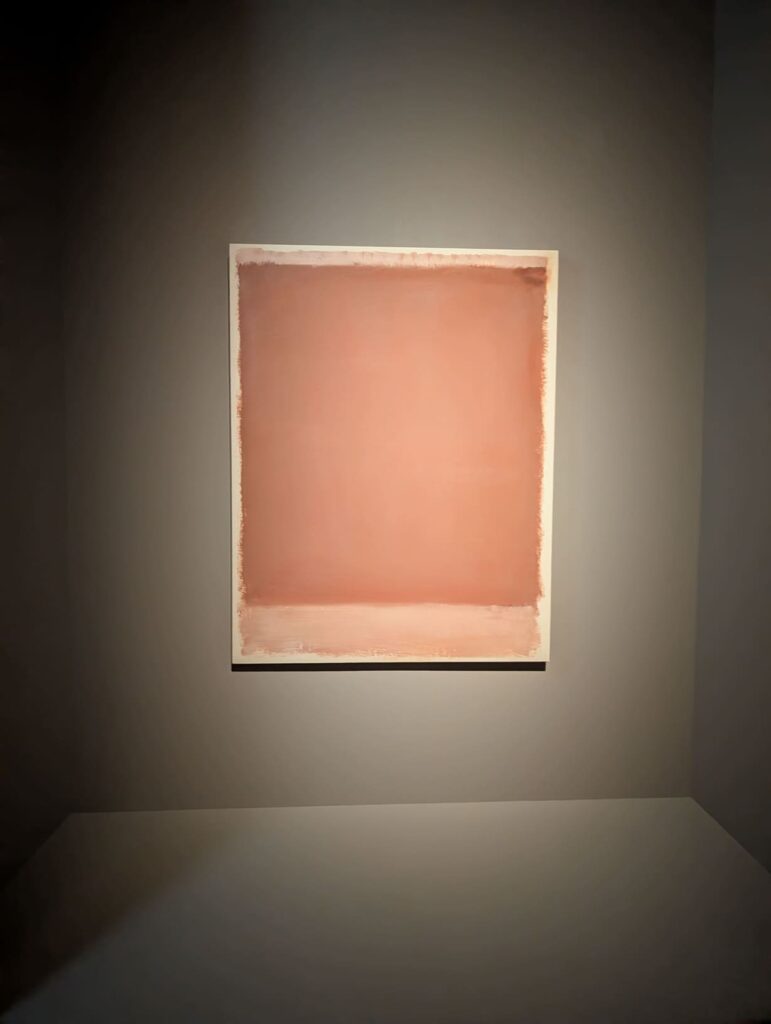 Dettaglio opera tarda Mark Rothko colori terra di Siena, parallelismo con terroir di Radda in Chianti e Querciabella Gran Selezione.