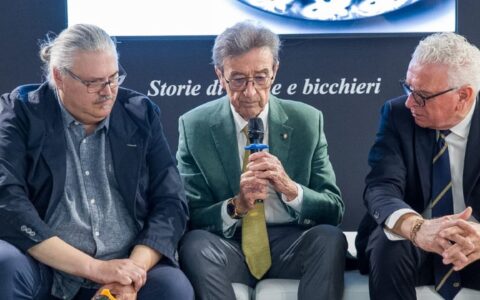 Davide Garofalo, Riccardo Cotarella e Sandro Camilli alla presentazione AIS a Vinitaly su come comunicare il vino ai giovani.